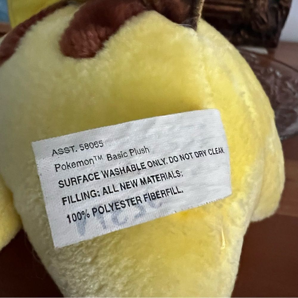 Authentic 1998 Pikachu. Excellent Condition. - Picture 7 of 8